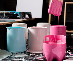 Thickeners in colorful paint cans to control viscosity and flow properties